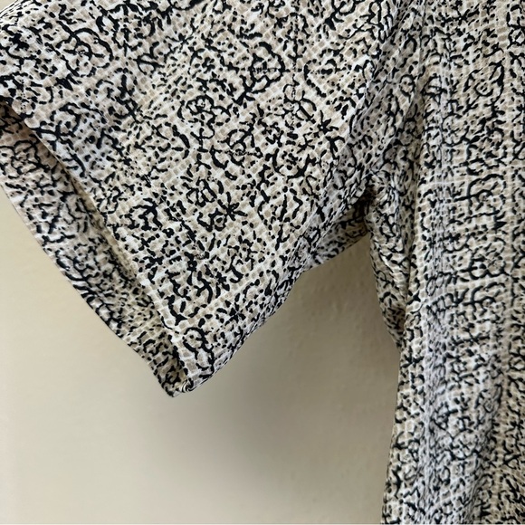 Claiborne Men’s 100% Silk Button Down Black Brown and White Size Medium - Picture 3 of 5